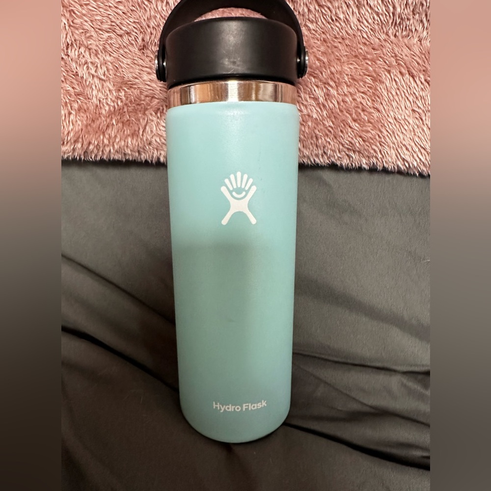 blue 20 oz hydroflask